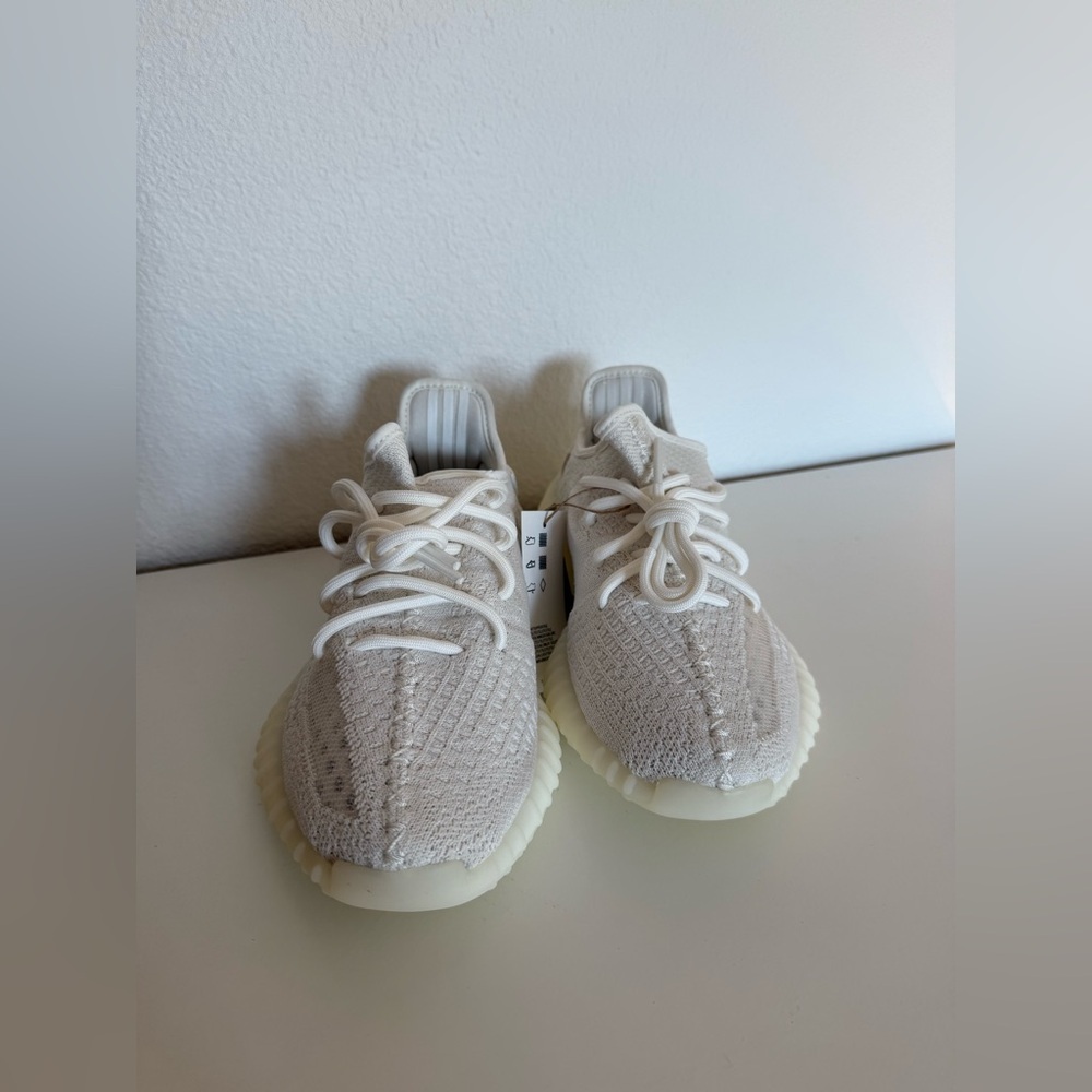 New Yeezy 350 sneakers women’s 100% authentic - Picture 3 of 11